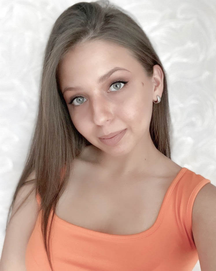 Дизайнер Вардуи Лямова